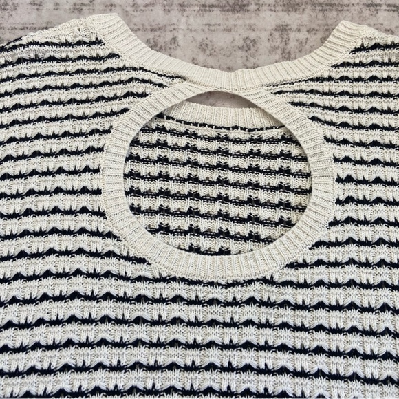 Saltwater Luxe Striped Crew Neck Cropped Sweater with Keyhole Back Large - Picture 11 of 11